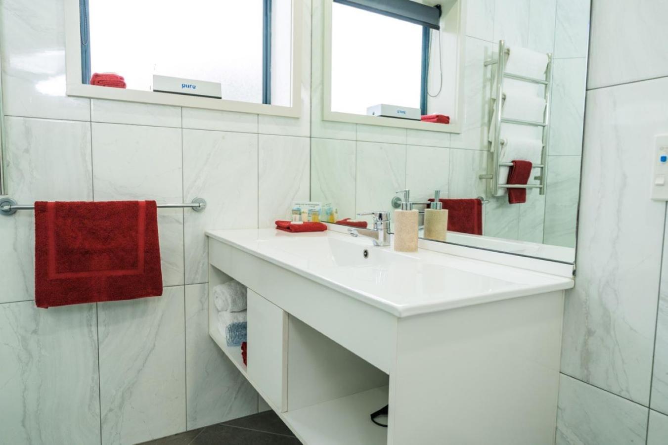 Aubyn Court Spa Motel Палмерстон-Норт Екстер'єр фото